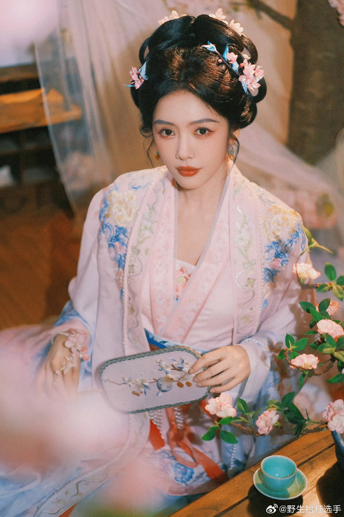 蔡文静这个下雪的古装妆造好美……|蔡文静|下雪|古装_新浪新闻