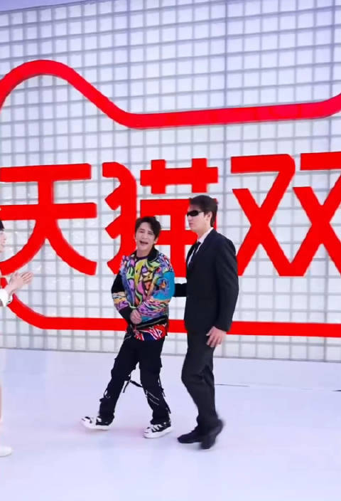 大张伟老师梦回全员加速中晚会上也逃不过被猎人抓的命运