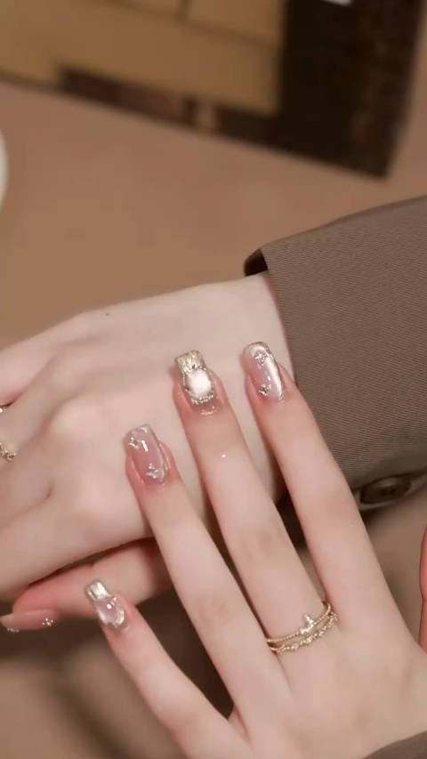 布契拉提猫眼美甲显白粉千金款