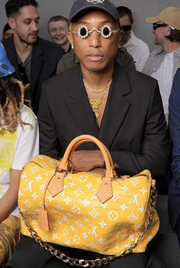 词曲作家,唱片制作人以及时装设计师,现在是lv男装系列的创意总监