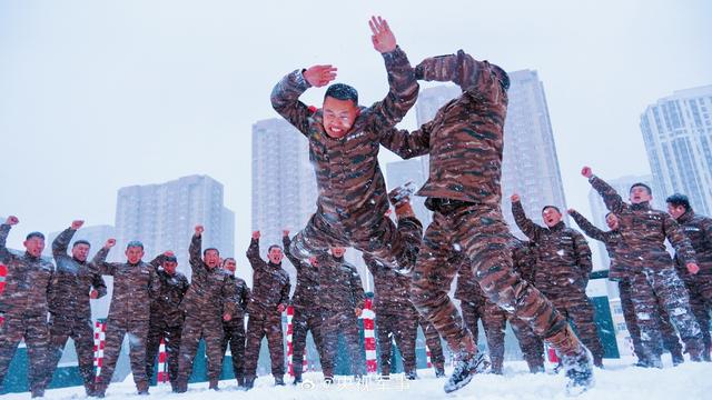武警黑龙江总队某部组织特战分队开展雪地搏击训练|武警|央视|黑龙江