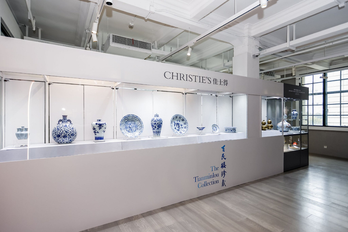 佳士得2023香港秋拍来沪预展,中国艺术品成最大的亮点|瓷器|艺术品