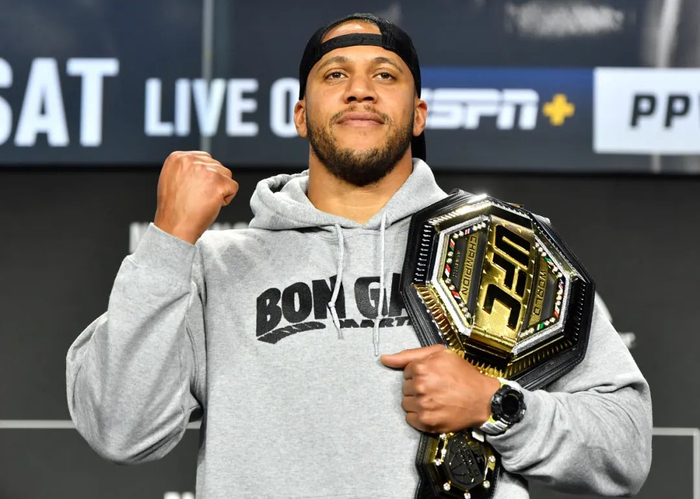 龙斗ufc丨乔恩·琼斯首次征战重量级,这次能否成为ufc历史上第八位双