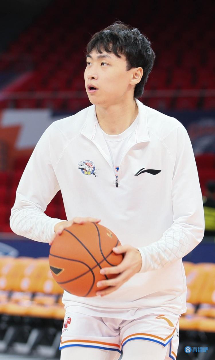 空砍22分!媒体人:齐麟在侧翼的成长 将关乎新疆队的上限__财经头条