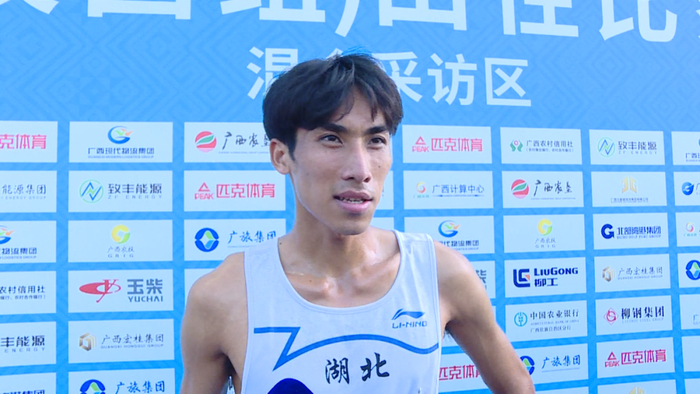 刘德助晋级800米决赛!赛后采访:希望为广西拿奖牌|广西|湖北_新浪新闻