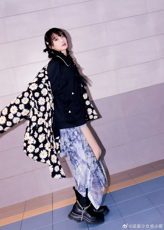 今天的宋茜是唱跳爱豆victoria,但是也同样期待演员宋茜!