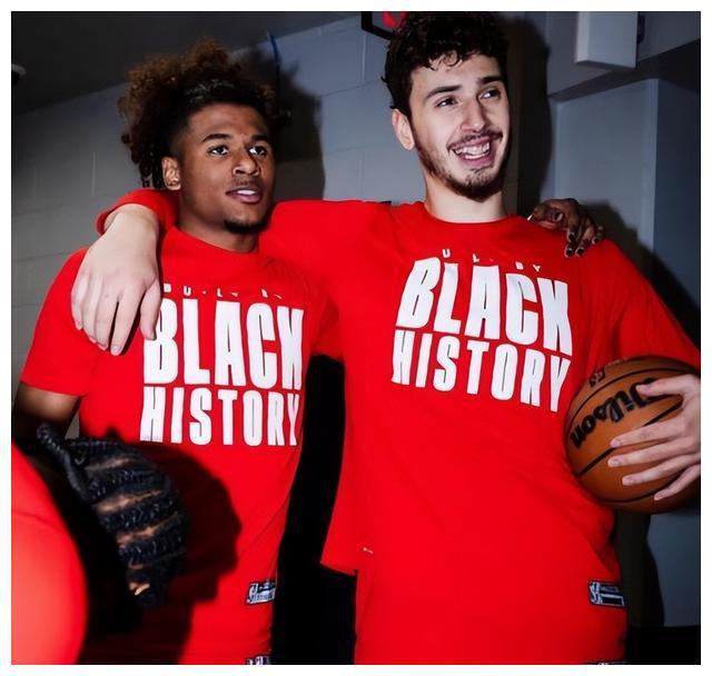 轰17 8 12 1,申京1场比赛杰伦格林被征服,火箭队需要榜眼当家?