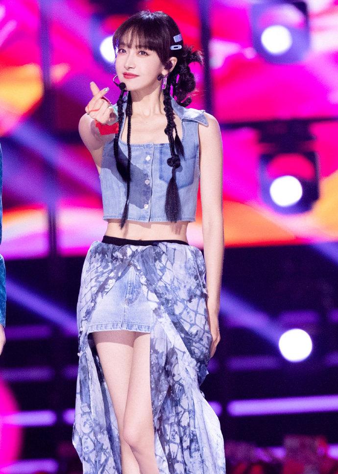 宋茜晚会女团风造型是谁梦回了我不说!