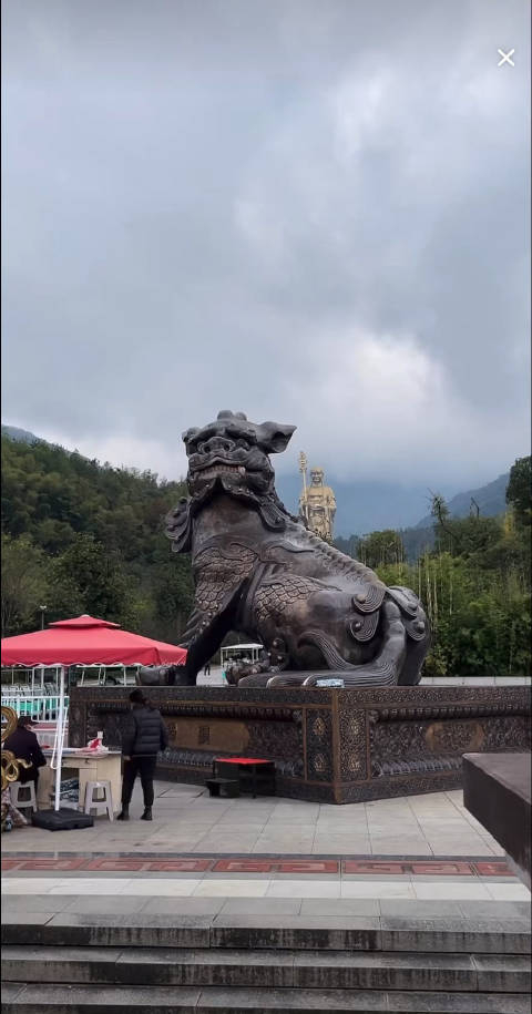 转赞地藏王菩萨与坐骑神兽谛听