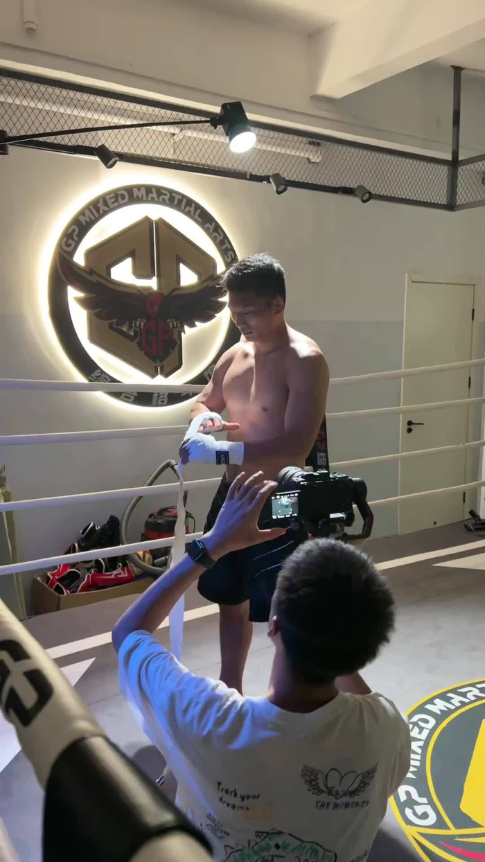 金翅大鹏张立鹏zhanglipeng在拍片vlog