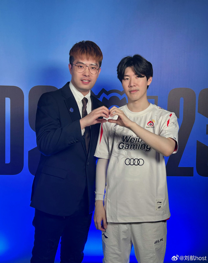 晒和theshy合照:时隔1841天,在自己98再次闯入s赛决赛!