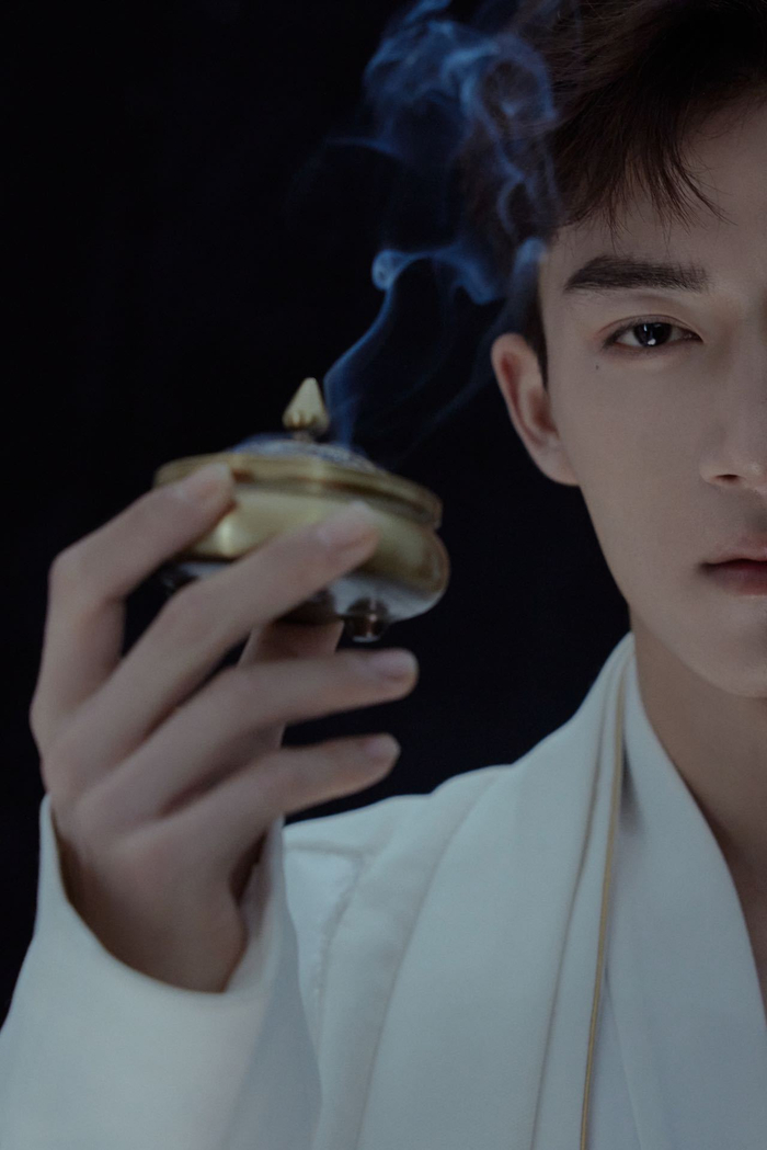 王星越平时看着很男大……|王星|刘子行_新浪新闻