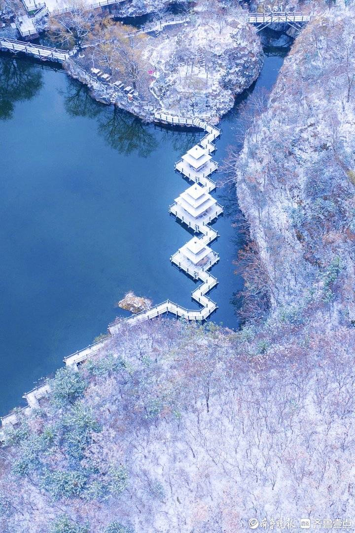 今冬初雪后,济南九如山美景如画