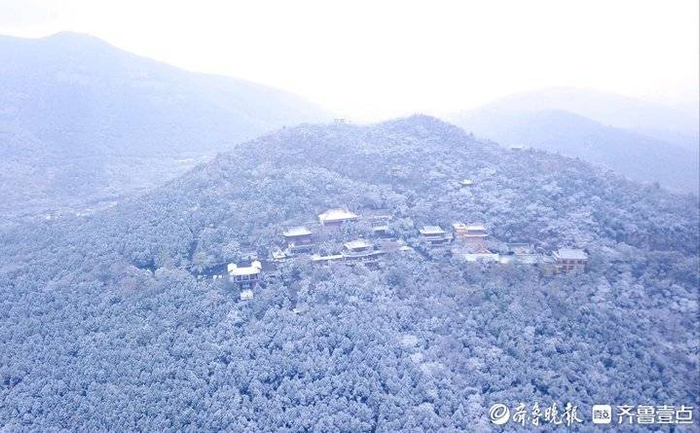 今冬第一场雪济南千佛山满山玉树琼枝和琼楼玉宇