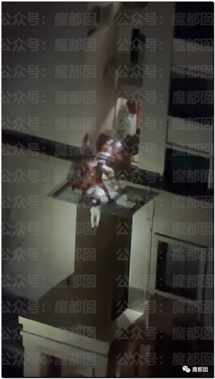 震撼花季少女深夜9楼爬窗坠落卡住倒挂身亡血滴路人身上