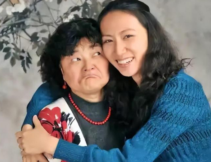 李一诺:18岁保送清华,27岁博士毕业,4年生3娃,替世界首富花钱|李莲娜|清华大学|科研|工作|生活_新浪新闻