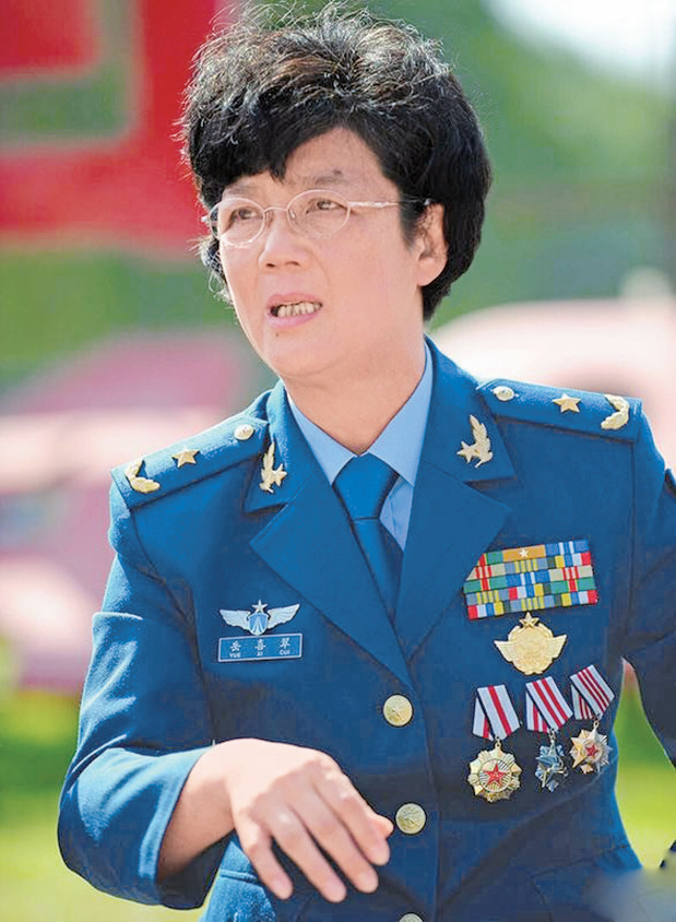 岳喜翠中国第一位女飞行员将军