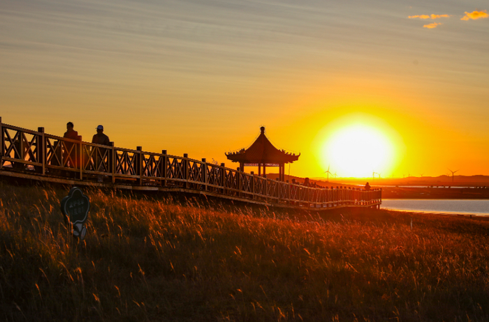 闪电河国家湿地公园落日余晖。武殿森摄