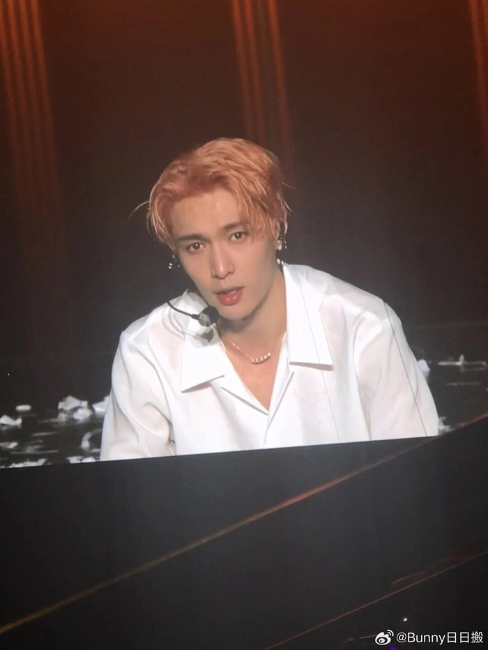 更强的激光小猫,爱豆就是要染发77美瞳……|染发|美瞳|张艺兴_新浪