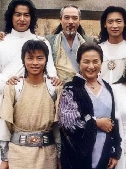 电视剧水月洞天演员合影照