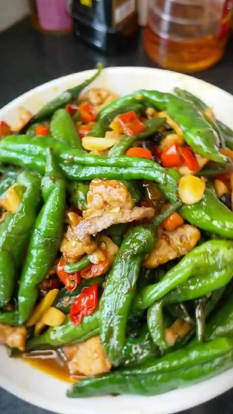 你要是吃饭没胃口的话那就试试这道樟树港辣椒炒肉