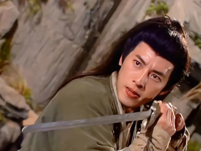 相对而言,《神雕侠侣》中更多的是针对独孤求败本人的介绍,比如他那段