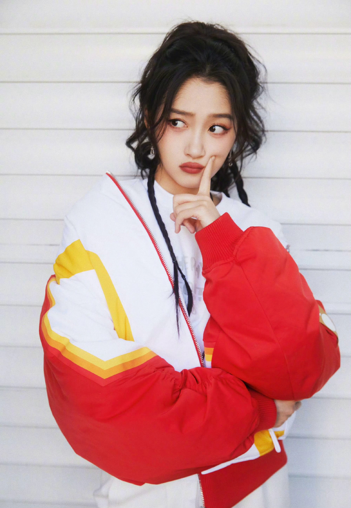 关晓彤最新造型,初冬时尚穿搭,休闲适用温暖冬日|关晓彤|冬日_新浪