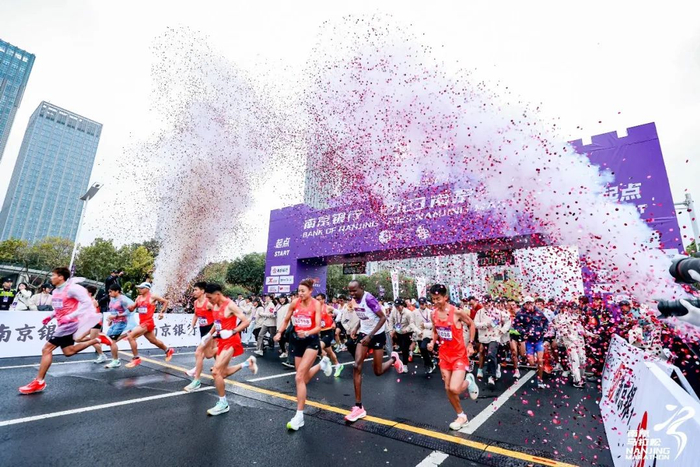 南京马拉松赛会纪录被破,尹顺金斩获亚军!|南京马拉松_新浪新闻