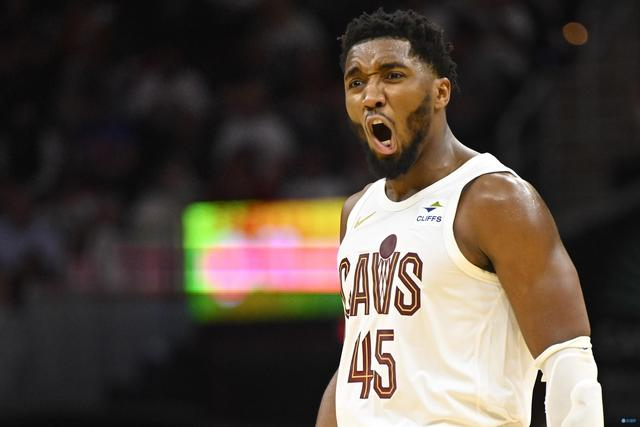 米切尔半场10投6中高效砍下14分4板 正负值 10|米切尔|勇士|骑士_新浪