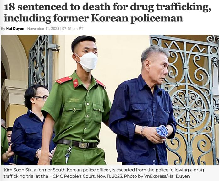 《越南快报》报道截图：11日，金顺植在胡志明市人民法院接受庭审后，被警方押离。