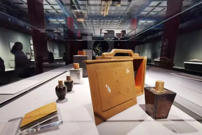 “茶·世界——茶文化特展”展出的清宫贡茶。图｜李珅