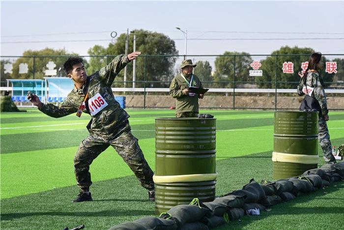 武装越野射击投弹中国大学生国防体育大赛沙场练兵