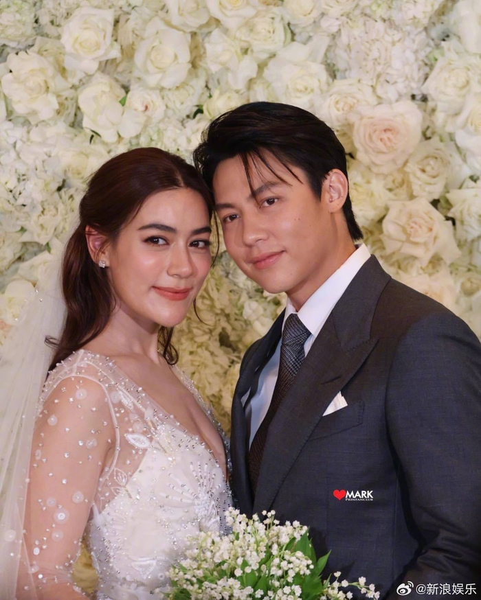 12日,泰星mark和kim在泰国举行婚礼……|泰星_新浪新闻