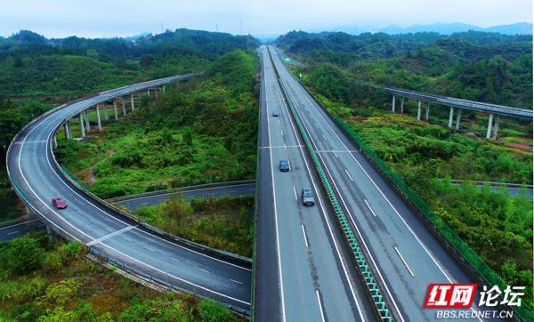 【每日一图@湖南】湖南高速史上的溆怀奇迹,雪峰山下的高速路十岁啦