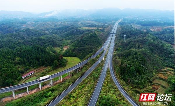 【每日一图@湖南】湖南高速史上的"溆怀奇迹",雪峰山下的高速路十岁啦