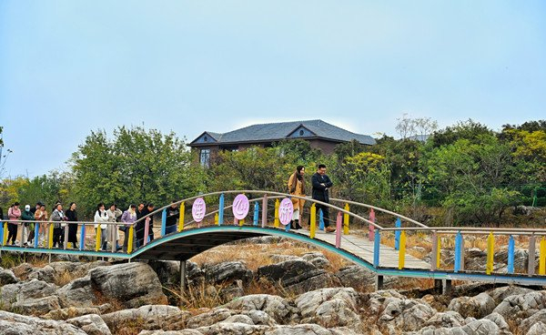 活动当天,前来参加活动的单身青年们首先来到位于茱萸山街道凤鸣海