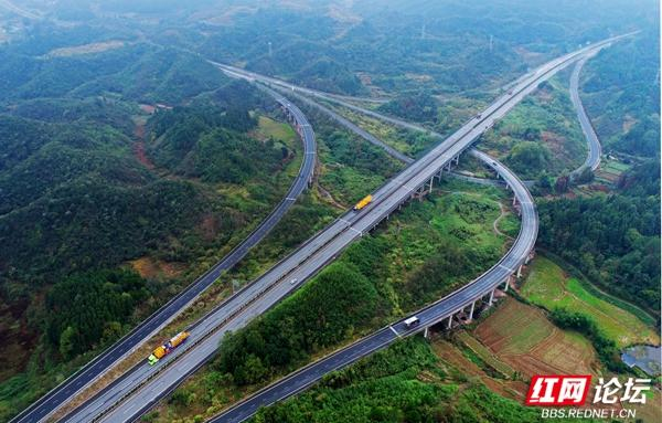 【每日一图@湖南】湖南高速史上的"溆怀奇迹",雪峰山下的高速路十岁啦