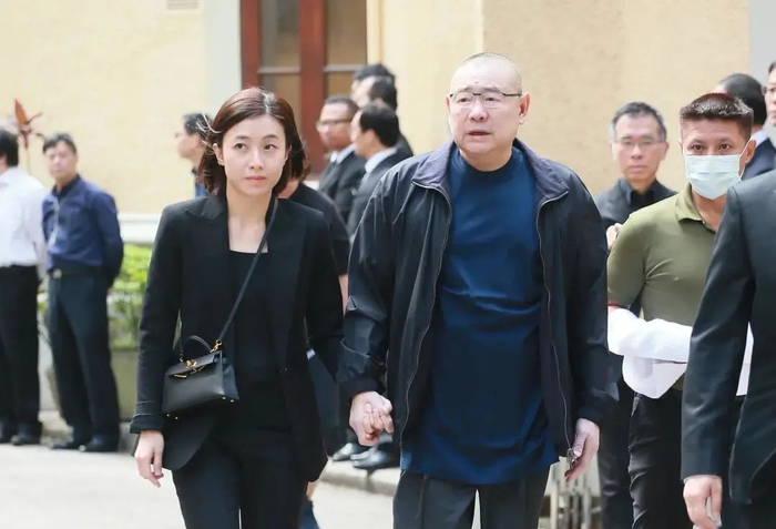 甘比巨亏100亿出局……|甘比|刘銮雄|刘鸣炜_新浪新闻