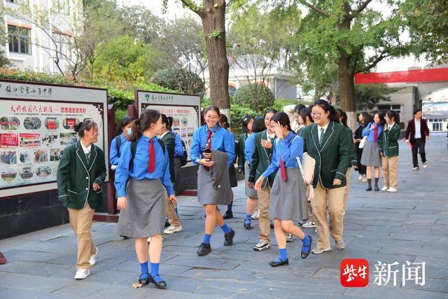 镇江实验中学女主角图片