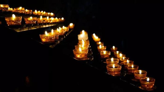 为逝去亲人的蜡烛照片图片