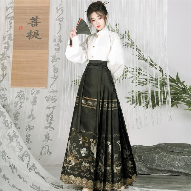 杨幂亲身示范:穿马面裙配运动鞋,高级有范,原来可以这么美|马面裙|花