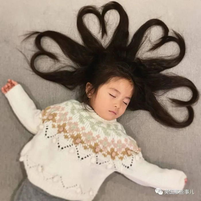 各路网友家里发量惊人发型飘逸的宝宝,真是赢在起跑线啊!