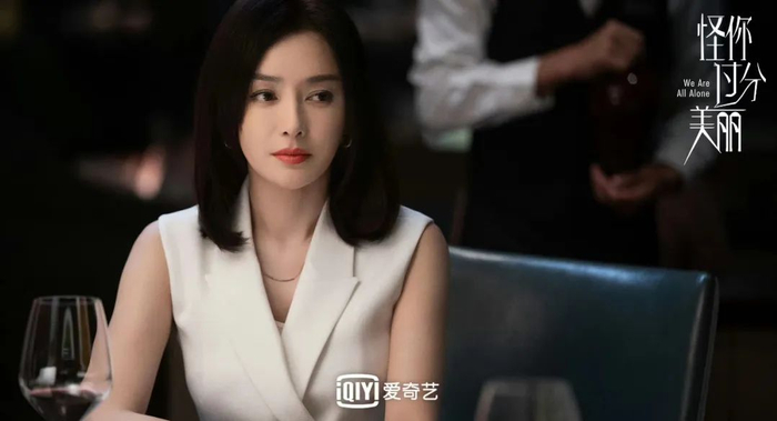 总有漂亮衣服换谈着姐弟恋提问怎么能拥有秦岚的44岁