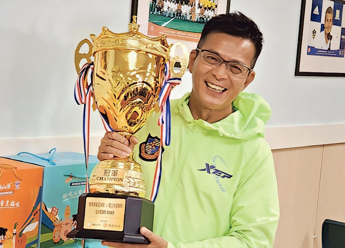 对镜头鞠躬低头:对不起我错了,保证以后不再冲动|暴力|黄日华|道歉