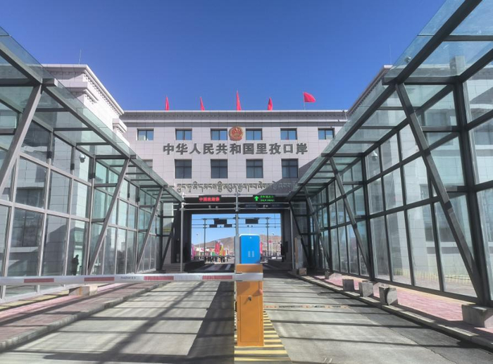 中国里孜尼泊尔乃琼口岸开通运行