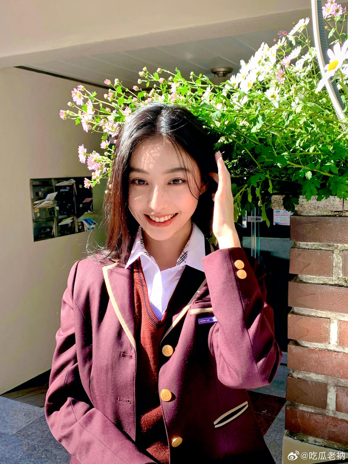 胡连馨是真美呀,可小花可青衣的一张脸,又是科班,关键还洋气……|胡连