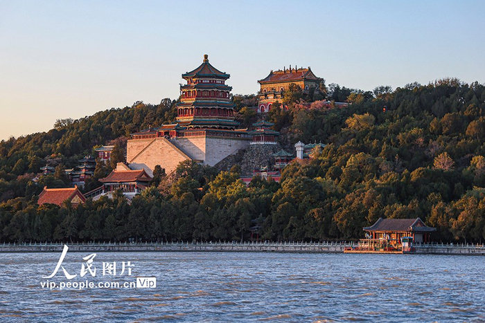 北京:颐和园秋日美景醉游人|北京市|颐和园|秋景_新浪新闻