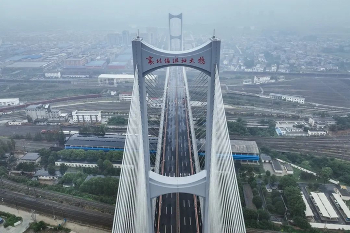 ▲9月11日，襄阳，襄北编组站大桥（无人机照片）。当日，湖北省襄阳市襄北编组站大桥正式通车。图/新华社