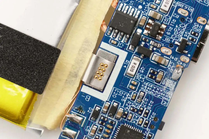 拆解报告公牛5000mah磁吸无线快充移动电源