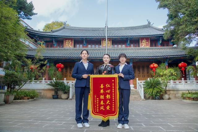保山:2名教师与时间赛跑抢救学生获家长点赞|保山市|小学_新浪新闻